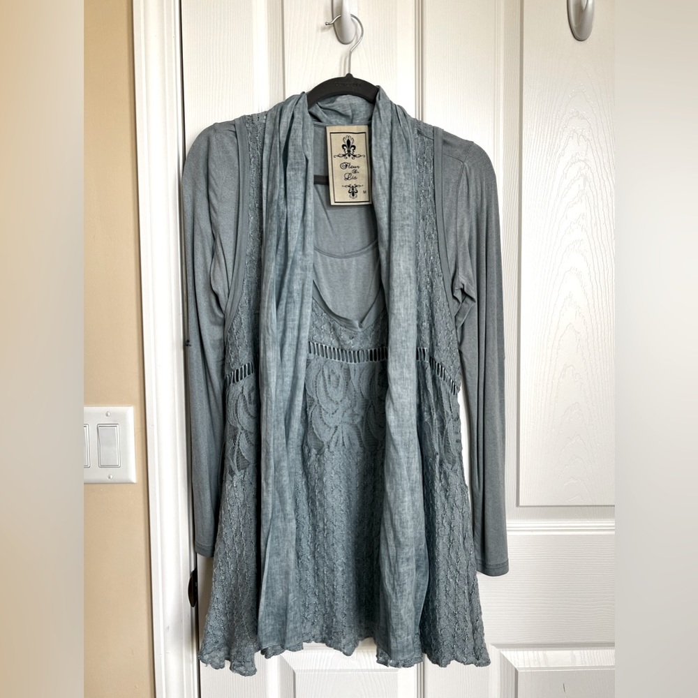 Fleur De Lis-Aqua textured lace sleeveless tunic w/ long sleeve T-shirt & scarf.